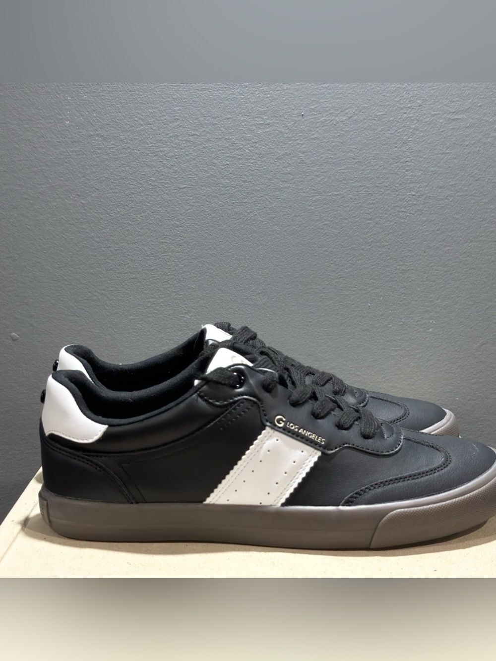 G by GUESS Black Gum Sole Sneakers 8.5 Women Retro NWT